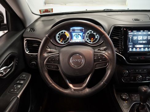 Used 2019 Jeep Cherokee Limited image 11