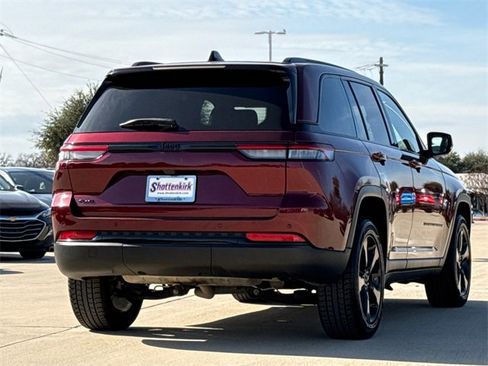 Used 2023 Jeep Grand Cherokee Altitude image 8