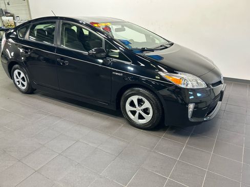 Used 2012 Toyota Prius Two FWD image 2
