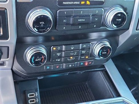 Used 2019 Ford F150 Platinum w/ Equipment Group 701A Luxury image 18