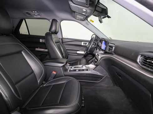 Used 2022 Ford Explorer XLT w/ Equipment Group 202A image 17