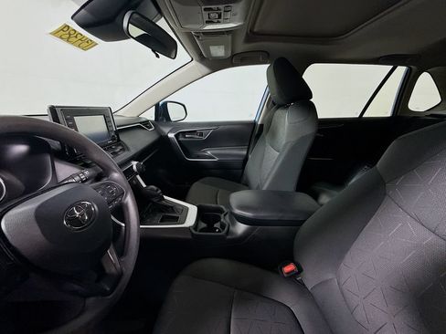 Used 2020 Toyota RAV4 XLE w/ Convenience Package FWD image 18
