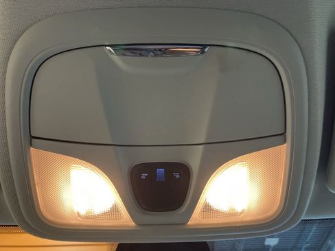 Used 2020 Jeep Cherokee Latitude Plus w/ Cold Weather Group image 22