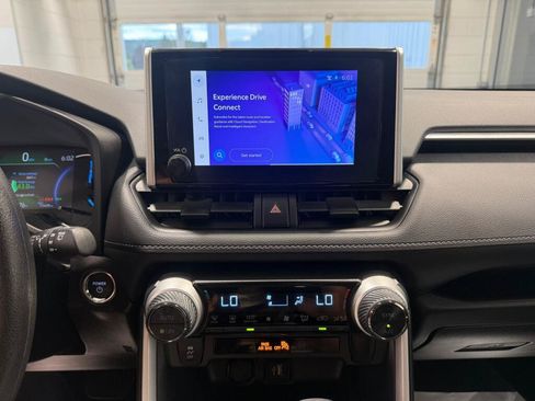 Used 2025 Toyota RAV4 XLE AWD/4WD image 30