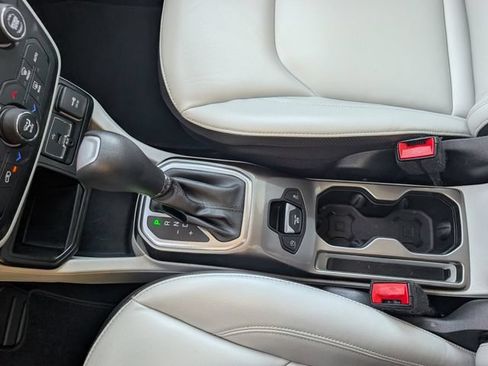 Used 2020 Jeep Renegade Limited w/ LED Lighting Group FWD image 18