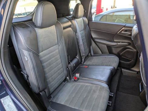 Used 2024 Mitsubishi Outlander SE image 27