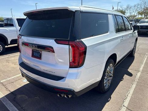 Used 2023 GMC Yukon XL Denali Ultimate AWD/4WD image 3