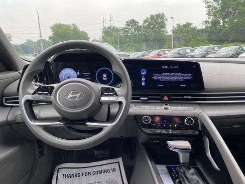 Used 2024 Hyundai Elantra SEL FWD image 10