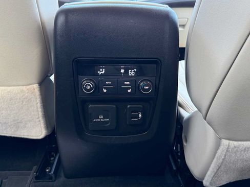 Used 2024 Buick Enclave Avenir AWD/4WD image 9