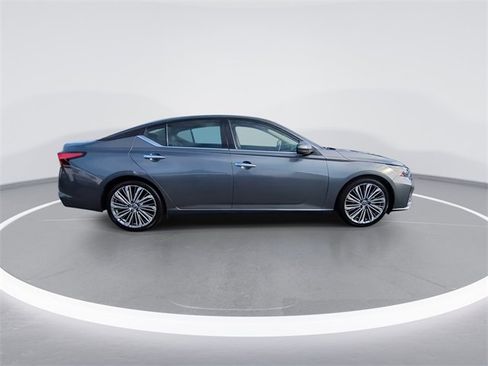 Used 2023 Nissan Altima 2.5 SL image 9