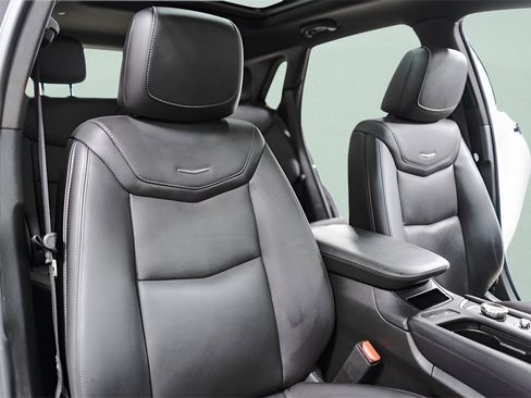 Used 2022 Cadillac XT5 Premium Luxury w/ LPO, Floor Liner Package image 37