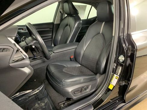 Used 2020 Toyota Camry XSE FWD image 27