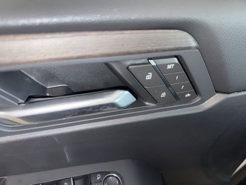 Used 2025 GMC Acadia Denali image 21