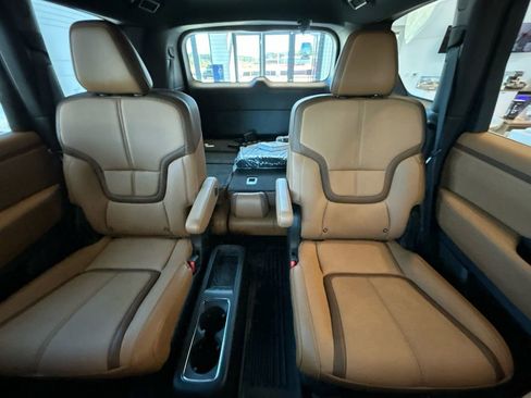New 2026 Nissan Armada SL w/ Captain's Chari Seat Package image 17