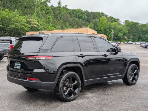 Used 2024 Jeep Grand Cherokee Altitude AWD/4WD image 9