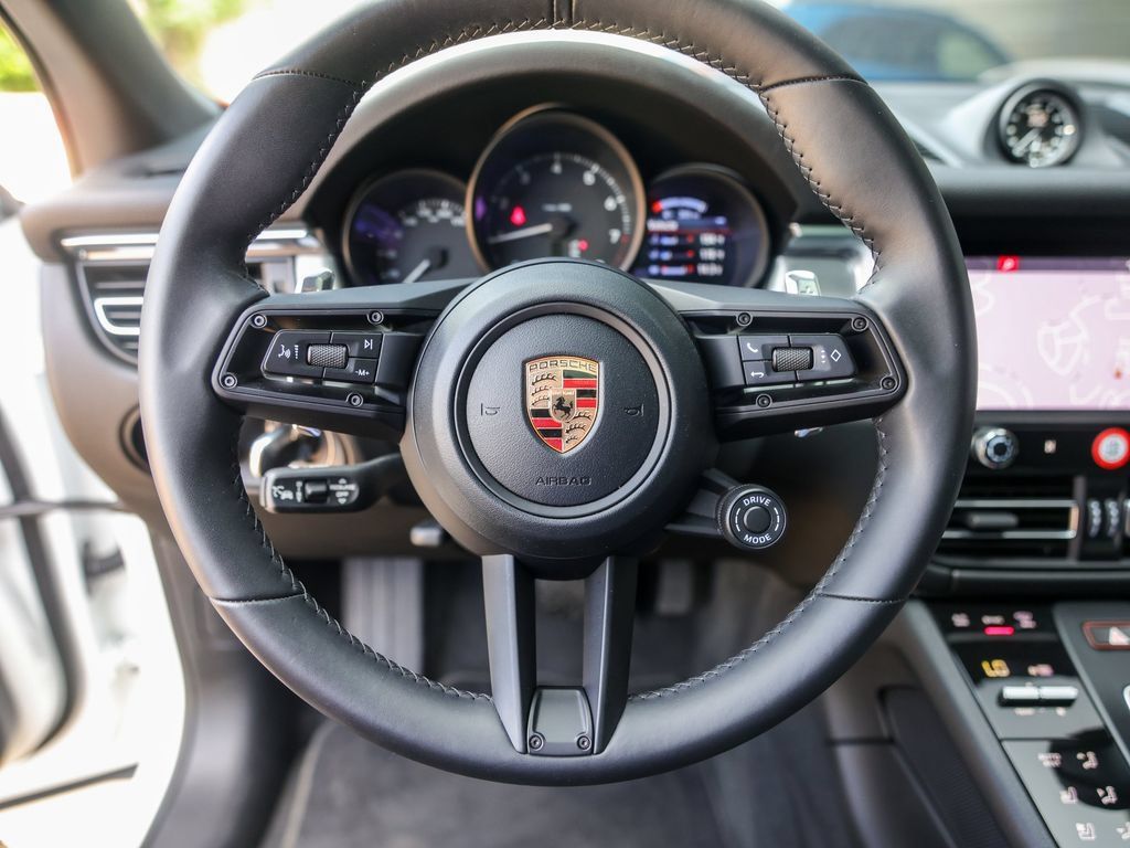 Certified 2026 Porsche Macan AWD/4WD image 19