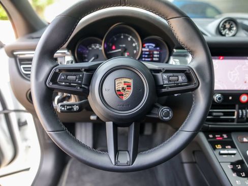 Certified 2026 Porsche Macan AWD/4WD image 19