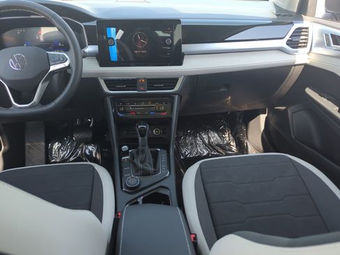 New 2025 Volkswagen Taos SE image 19