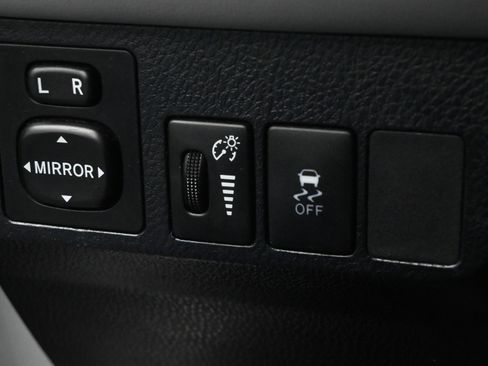 Used 2013 Toyota RAV4 XLE FWD image 22
