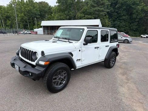 Used 2024 Jeep Wrangler Unlimited Sport AWD/4WD image 7