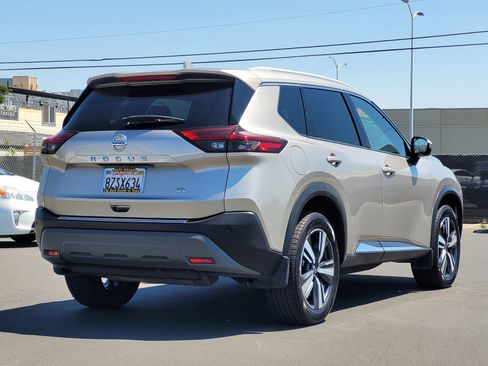 Used 2021 Nissan Rogue SL w/ Premium Package image 4