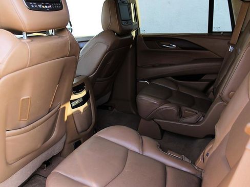 Used 2016 Cadillac Escalade Platinum image 22