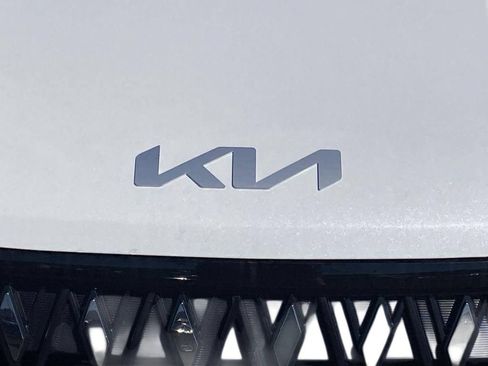 New 2026 Kia Carnival FWD image 28