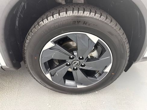 Used 2024 Nissan Rogue SV AWD/4WD image 14