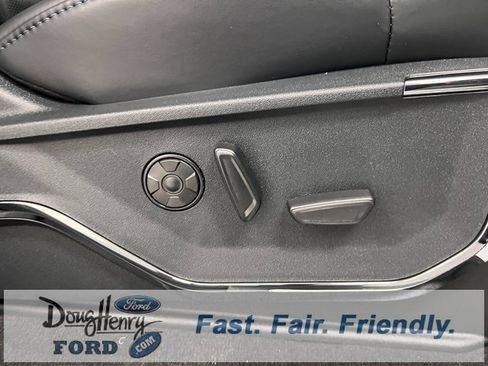 New 2025 Ford F350 Platinum w/ FX4 Off-Road Package image 39