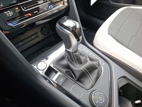 New 2026 Volkswagen Taos SE image 10