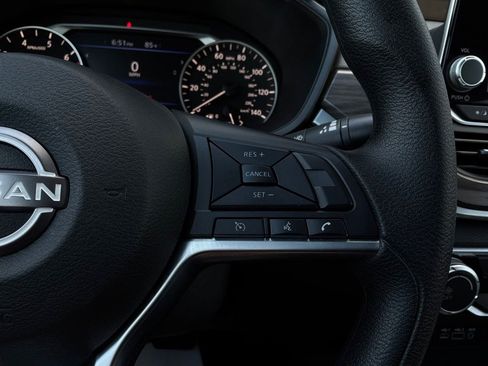 Used 2025 Nissan Altima 2.5 SV FWD image 34