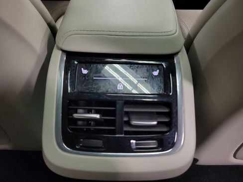 Used 2022 Volvo XC60 B5 Inscription w/ Advanced Package AWD/4WD image 28