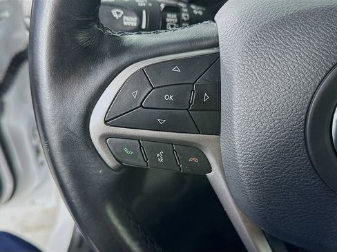 Used 2019 Jeep Grand Cherokee Altitude RWD image 25