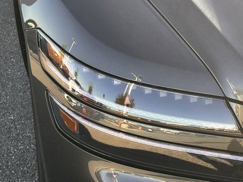 Used 2025 Genesis G80 2.5T image 30