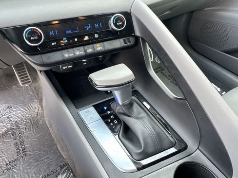 Certified 2025 Hyundai Elantra Sport image 30