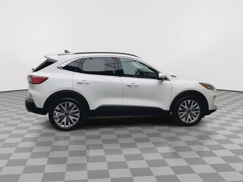 Certified 2022 Ford Escape Titanium AWD/4WD image 40