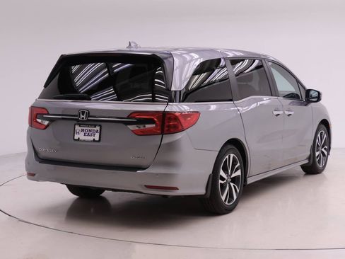 Used 2023 Honda Odyssey Touring image 2
