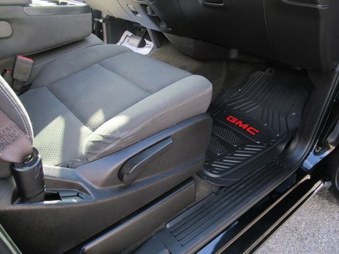 Used 2017 GMC Sierra 1500 SLE w/ SLE Value Package image 18