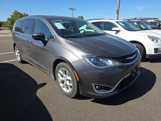 Used 2018 Chrysler Pacifica Touring Plus w/ Tire & Wheel Group FWD image 5