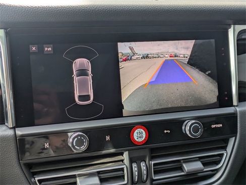 Used 2025 Porsche Macan image 18