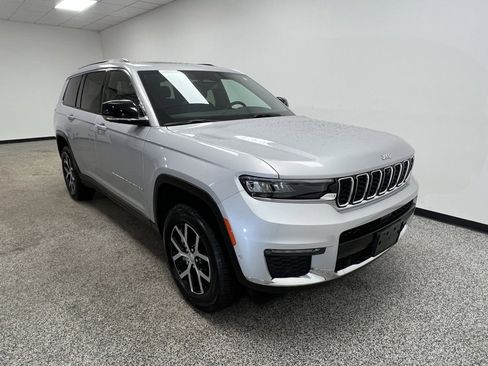 Used 2024 Jeep Grand Cherokee L Limited w/ Luxury Tech Group II image 19