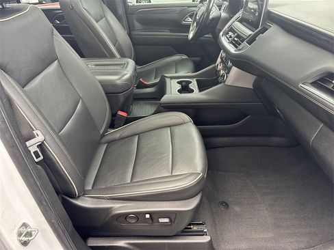 Used 2022 GMC Yukon SLT w/ SLT Premium Package image 13