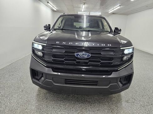 Used 2025 Ford Expedition Active AWD/4WD image 2