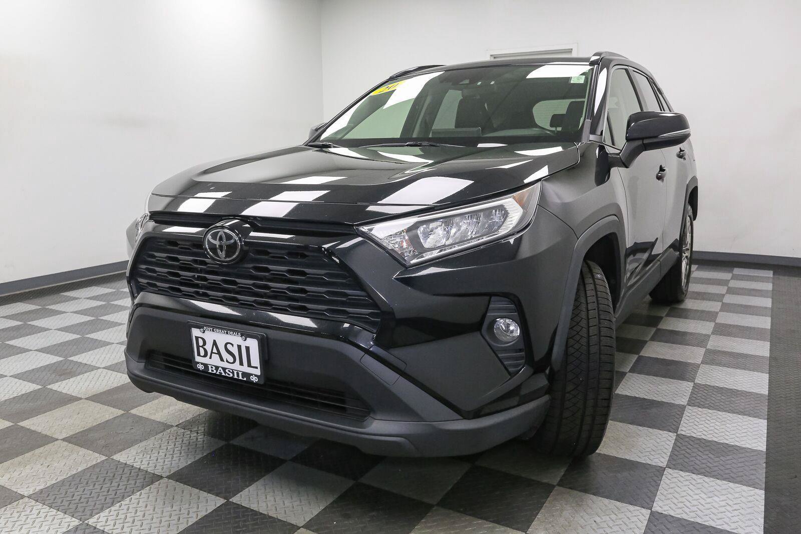 Used 2019 Toyota RAV4 XLE Premium w/ Cold Weather Package AWD/4WD image 4