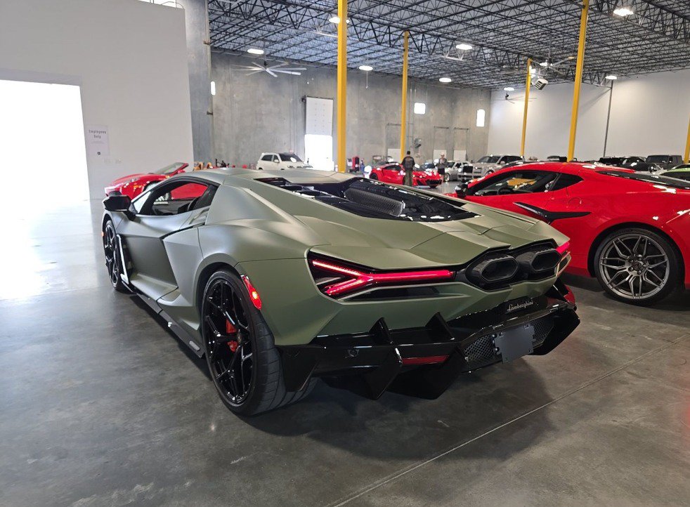 Used 2024 Lamborghini Revuelto AWD/4WD image 3
