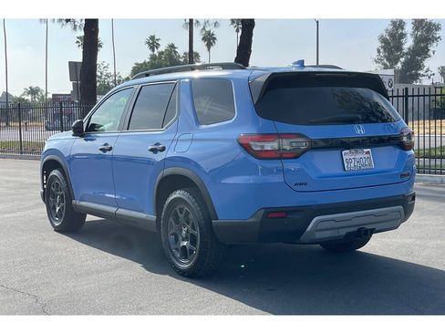 Certified 2025 Honda Pilot TrailSport image 3