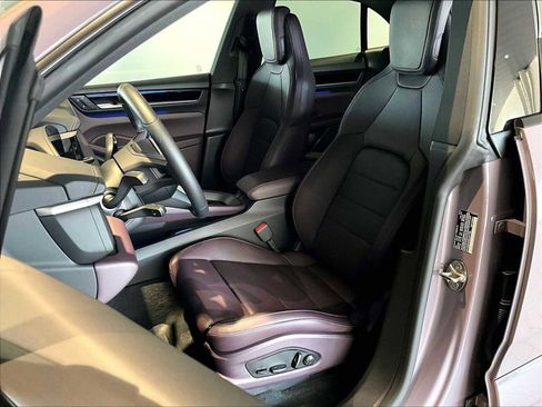 Used 2025 Porsche Macan Electric image 8