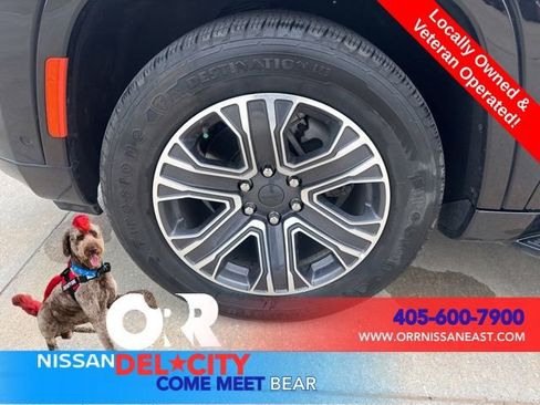 Used 2024 Jeep Wagoneer L Series II RWD image 9