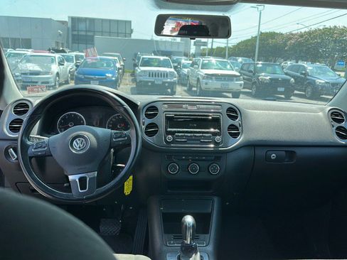 Used 2013 Volkswagen Tiguan S image 17