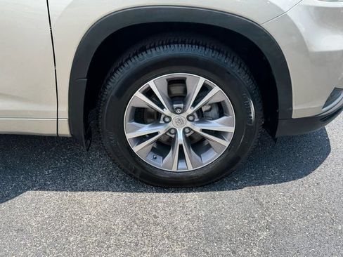 Used 2015 Toyota Highlander XLE FWD image 9